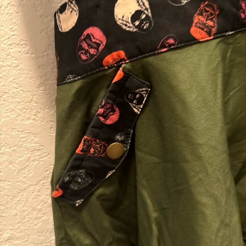 Universal Studio Woman’s Monsters Unique Vintage Monster Dress Size Med 6-8 - Picture 8 of 9